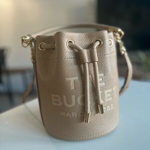 Marc Jacobs Pebbled Leather Bucket Crossbody in Taupe